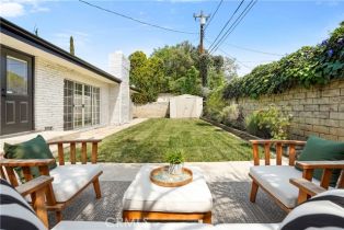 Single Family Residence, 18324 Sylvan st, Tarzana, CA 91335 - 37