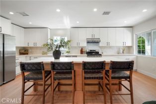 Single Family Residence, 18324 Sylvan st, Tarzana, CA 91335 - 4