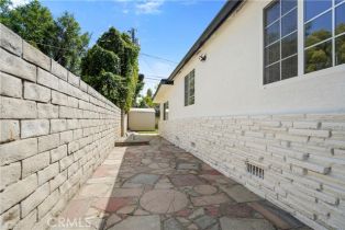 Single Family Residence, 18324 Sylvan st, Tarzana, CA 91335 - 43