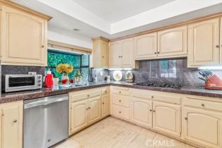 Single Family Residence, 17861 Cathedral pl, Encino, CA 91316 - 15