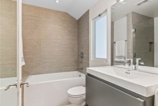 Single Family Residence, 3818 Hollyline ave, Sherman Oaks, CA 91423 - 23