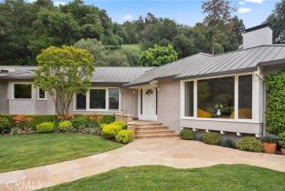 Single Family Residence, 3818 Hollyline ave, Sherman Oaks, CA 91423 - 40
