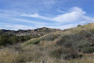 , 90 Verdemont, Simi Valley, CA 93063 - 3