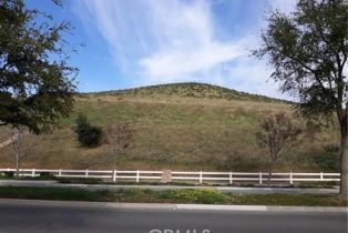 , 90 Verdemont, Simi Valley, CA 93063 - 5