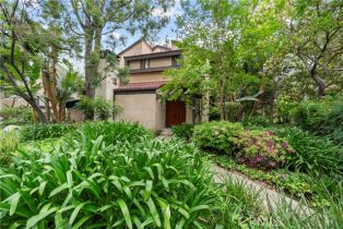 Condominium, 21820 Marylee ST, Woodland Hills, CA  Woodland Hills, CA 91367