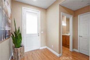 , 5672 Como cir, Woodland Hills, CA 91367 - 3