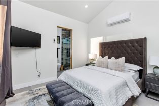 Single Family Residence, 22745 Califa st, Woodland Hills, CA 91367 - 48