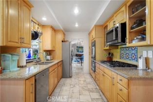 Single Family Residence, 22633 Crespi st, Woodland Hills, CA 91364 - 12