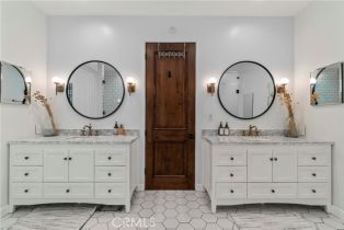 Single Family Residence, 13133 Bloomfield st, Sherman Oaks, CA 91423 - 13