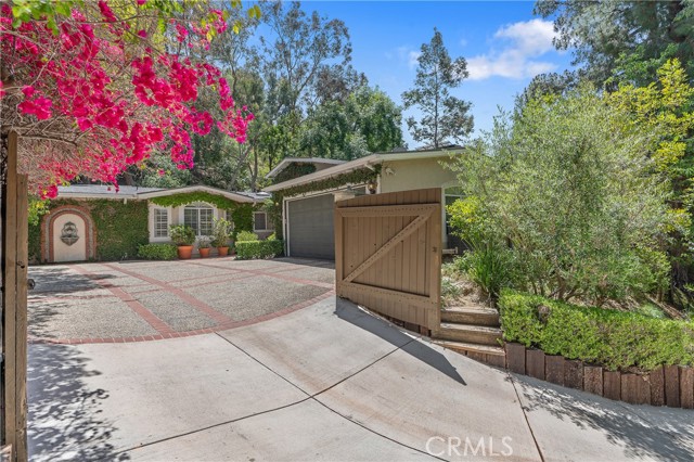 Single Family Residence, 3818 Hayvenhurst ave, Encino, CA 91436 - 1