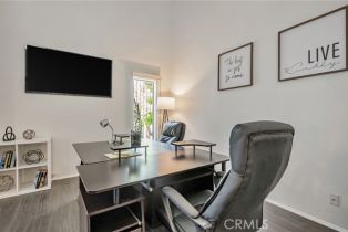 Condominium, 18645 Hatteras st, Tarzana, CA 91356 - 18