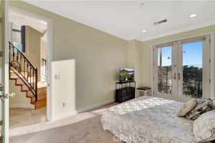 Single Family Residence, 5250 Calatrana dr, Woodland Hills, CA 91364 - 4