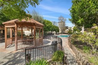 Condominium, 5720 Owensmouth Ave #152, Woodland Hills, CA 91367 - 21