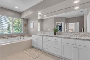 Single Family Residence, 5637 Como cir, Woodland Hills, CA 91367 - 33