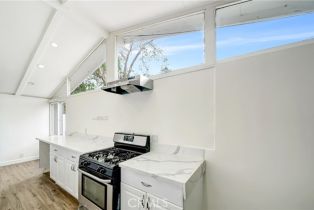 Single Family Residence, 19706 Victory blvd, Woodland Hills, CA 91367 - 12