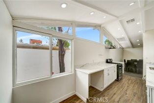 Single Family Residence, 19706 Victory blvd, Woodland Hills, CA 91367 - 13