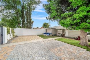 Single Family Residence, 19706 Victory blvd, Woodland Hills, CA 91367 - 4