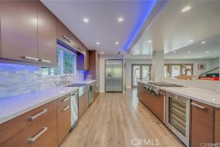 Single Family Residence, 3921 Beverly Glen blvd, Sherman Oaks, CA 91423 - 4