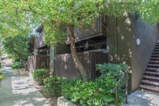 Condominium, 18350 Hatteras st, Tarzana, CA 91356 - 18