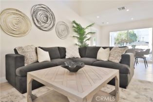 Residential Income, 22133 Victory blvd, Woodland Hills, CA 91303 - 11