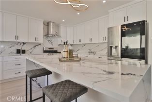 Residential Income, 22133 Victory blvd, Woodland Hills, CA 91303 - 17