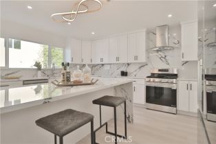 Residential Income, 22133 Victory blvd, Woodland Hills, CA 91303 - 18