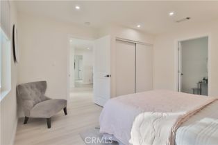 Residential Income, 22133 Victory blvd, Woodland Hills, CA 91303 - 36