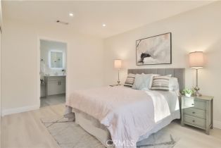 Residential Income, 22133 Victory blvd, Woodland Hills, CA 91303 - 37