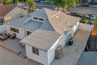 Residential Income, 22133 Victory blvd, Woodland Hills, CA 91303 - 5