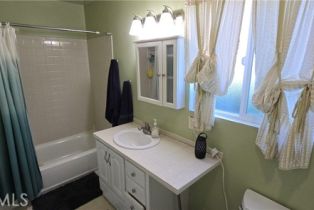 Single Family Residence, 16701 Chatsworth st, Granada Hills, CA 91344 - 19