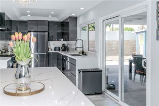 Single Family Residence, 10670 Deering ave, Chatsworth, CA 91311 - 16