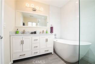 Single Family Residence, 5427 Noble ave, Sherman Oaks, CA 91411 - 31