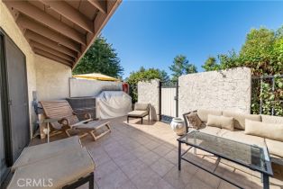 Townhouse, 18150 Oxnard st, Tarzana, CA 91356 - 2