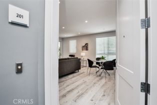 Apartment, 10718 Acama st, Studio City, CA 91602 - 4