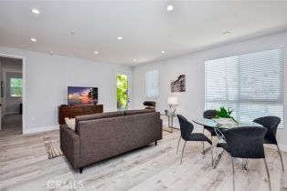 Apartment, 10718 Acama st, Studio City, CA 91602 - 5