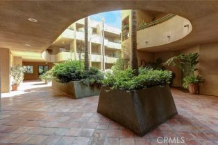 Condominium, 12841 Bloomfield st, Studio City, CA 91604 - 2