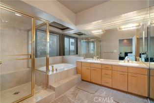 Condominium, 12841 Bloomfield st, Studio City, CA 91604 - 23