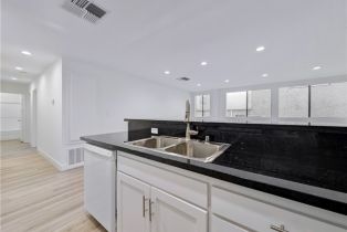 Apartment, 17312 Chatsworth st, Granada Hills, CA 91344 - 3