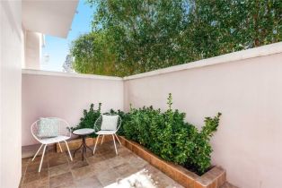 Townhouse, 5923 Etiwanda ave, Tarzana, CA 91356 - 5