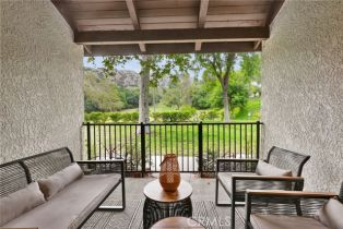 Condominium, 9403 Via Yolanda, Burbank, CA  Burbank, CA 91504