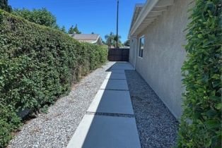 Single Family Residence, 17223 Kingsbury st, Granada Hills, CA 91344 - 37