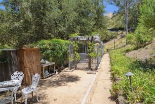 Single Family Residence, 24311 Sylvan Glen rd, Calabasas, CA 91302 - 42