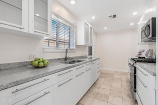 Single Family Residence, 15233 Camarillo st, Sherman Oaks, CA 91403 - 10