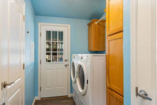 , 40 Debussy ln, Ventura, CA 93003 - 8