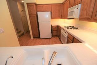 Townhouse, 215 Camino Toluca, Camarillo, CA 93010 - 4