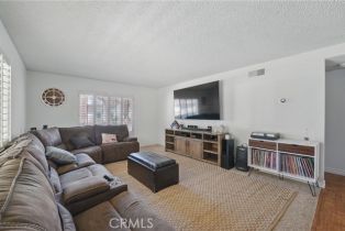 Condominium, 10100 Larwin ave, Chatsworth, CA 91311 - 4